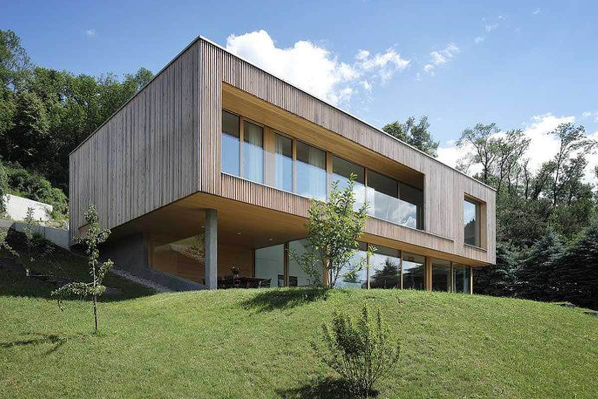 Maison à vendre avec grande façade vitrée – Yokey agence immobilière sans commission Maison contemporaine à grande façade vitrée à vendre, accompagnement par Yokey, forfait fixe, sans commission
