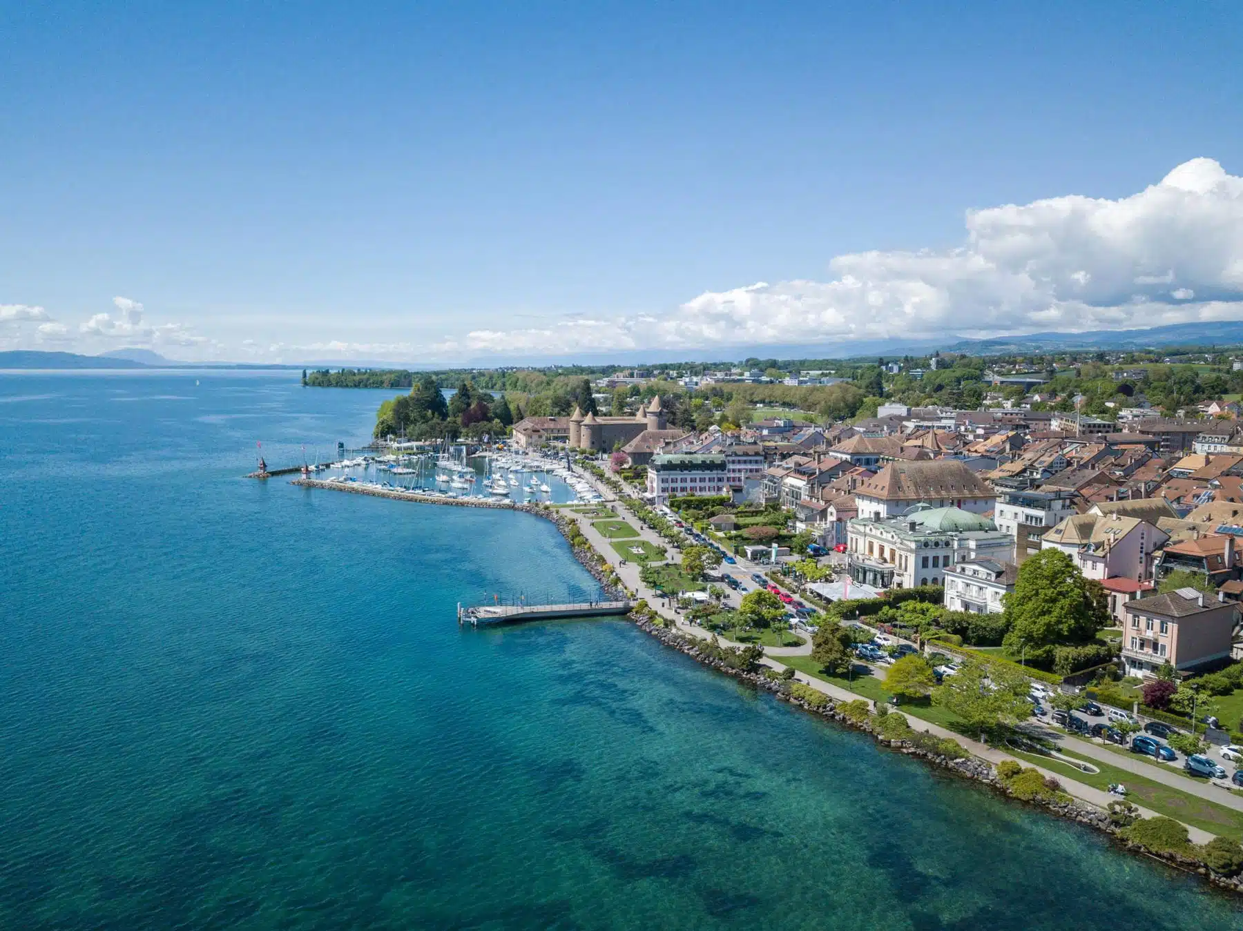 Vue panoramique sur Lausanne et le lac Léman, accompagnement immobilier par Yokey, forfait fixe sans commission
